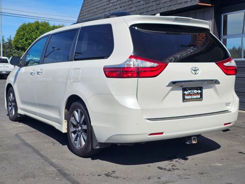 Used 2018 Toyota Sienna Limited AWD/4WD image 3