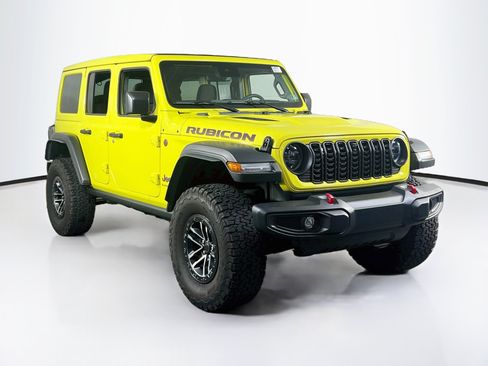Used 2024 Jeep Wrangler Unlimited Rubicon w/ XTREMEE 35" Tire Package AWD/4WD image 3