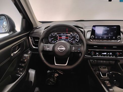 Used 2024 Nissan Rogue SV w/ SV Premium Package FWD image 60