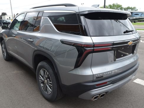 Used 2026 Chevrolet Traverse LT AWD/4WD image 9