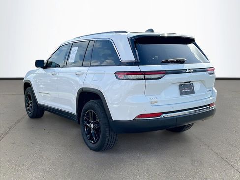 Certified 2023 Jeep Grand Cherokee Laredo AWD/4WD image 5