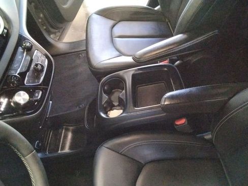 Used 2025 Chrysler Pacifica Select image 23