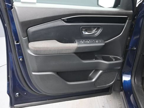 Used 2023 Honda Pilot Sport image 12