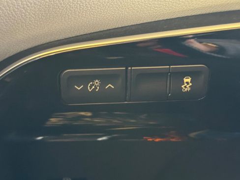 Used 2016 Toyota Prius Three image 33