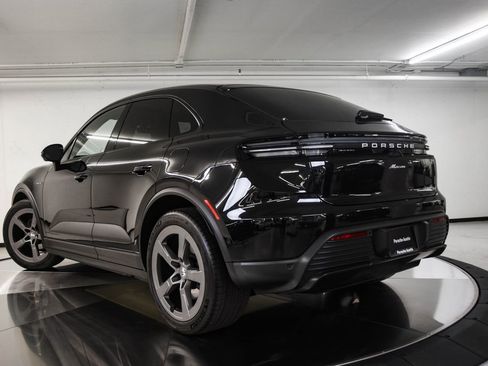 Certified 2025 Porsche Macan Electric image 3