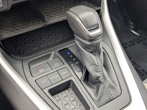 Used 2020 Toyota RAV4 XLE Premium w/ All Weather Liner Package FWD image 28