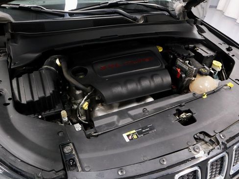 Used 2017 Jeep Compass Latitude w/ Cold Weather Group image 16