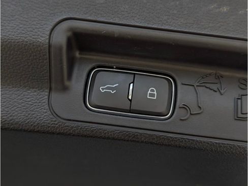 Used 2021 Ford Explorer Limited image 11