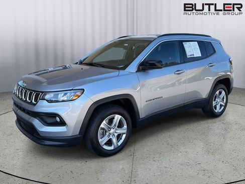 Used 2024 Jeep Compass Latitude AWD/4WD image 2
