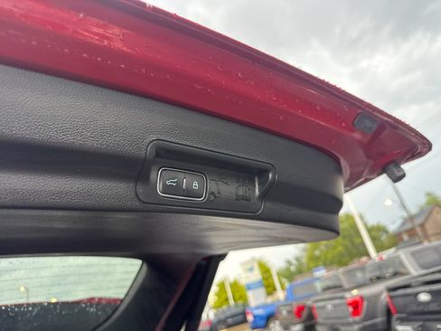 Used 2024 Ford Explorer XLT w/ Equipment Group 202A AWD/4WD image 17