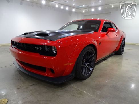Used 2019 Dodge Challenger SRT Hellcat Redeye image 4