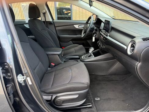 Used 2022 Kia Forte LXS FWD image 21