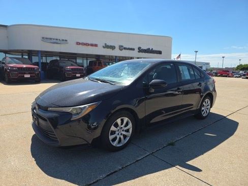 Used 2023 Toyota Corolla LE FWD image 3