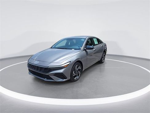 New 2025 Hyundai Elantra SEL image 4