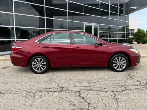 Used 2016 Toyota Camry XLE w/ Moonroof Package FWD image 2