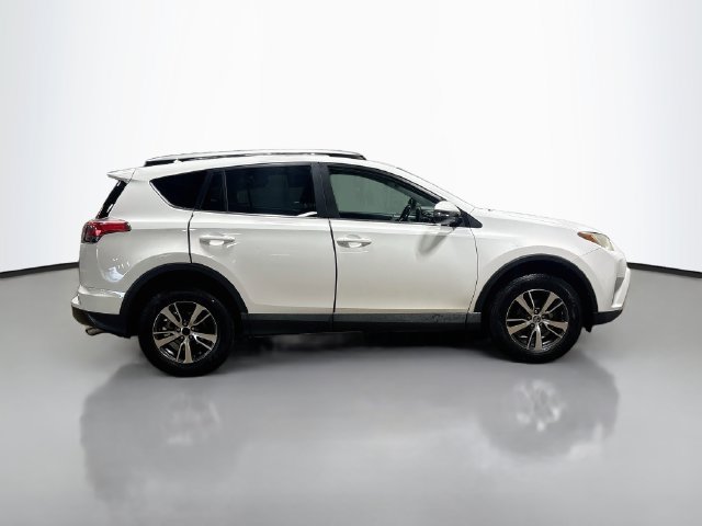 Used 2017 Toyota RAV4 XLE w/ Carpet Mat Package AWD/4WD image 6