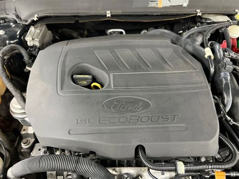 Used 2017 Ford Fusion SE w/ Fusion SE Technology Package image 24