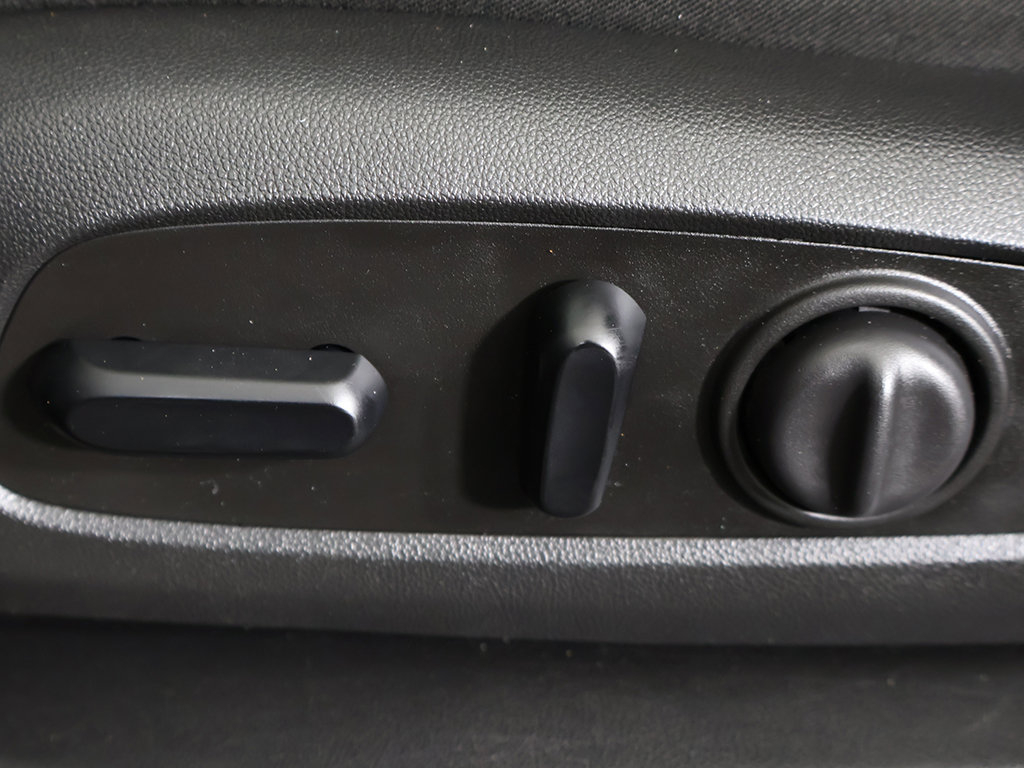 Used 2020 Chevrolet Equinox LT FWD image 33