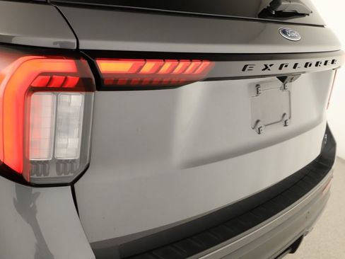 Used 2025 Ford Explorer ST AWD/4WD image 32