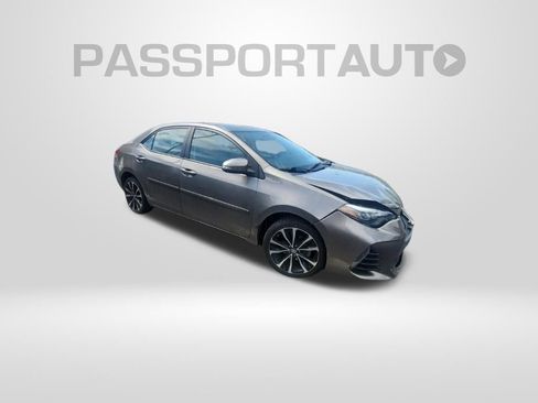 Used 2018 Toyota Corolla SE w/ SE Premium Package FWD image 16