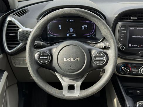 Used 2025 Kia Soul LX w/ LX Technology Package image 28