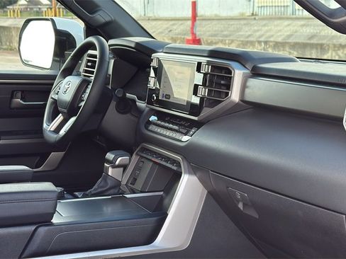 Used 2025 Toyota Sequoia SR5 image 33