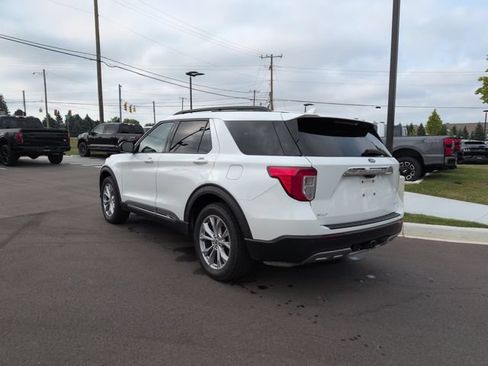 Certified 2021 Ford Explorer XLT w/ Equipment Group 202A AWD/4WD image 3