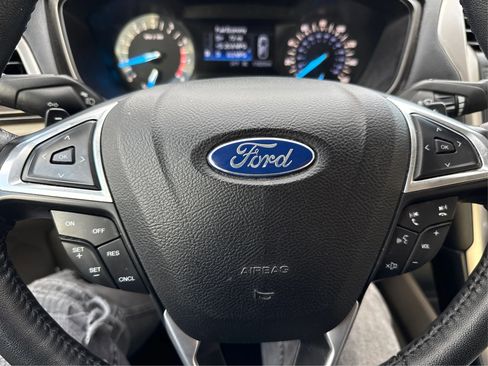 Used 2017 Ford Fusion SE image 18