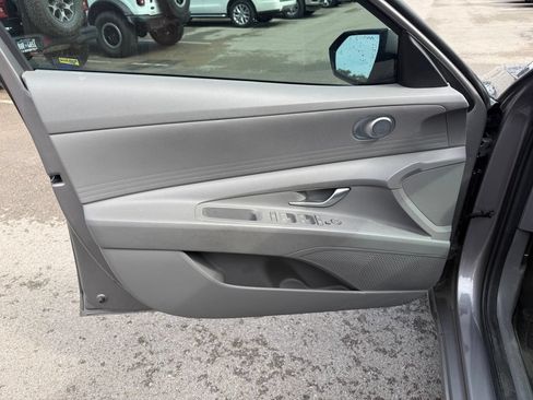Used 2023 Hyundai Elantra SEL FWD image 6