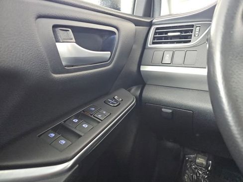 Used 2017 Toyota Camry SE image 33
