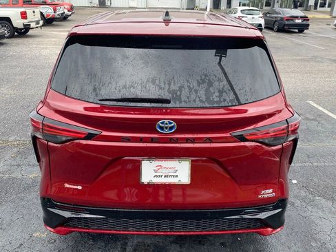 Used 2022 Toyota Sienna XSE FWD image 14