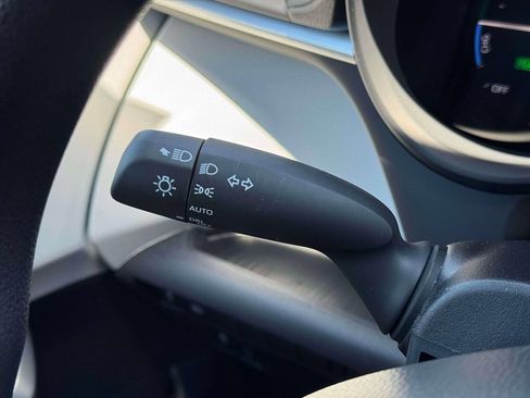 Used 2025 Toyota Sienna LE w/ LE Plus Package AWD/4WD image 23