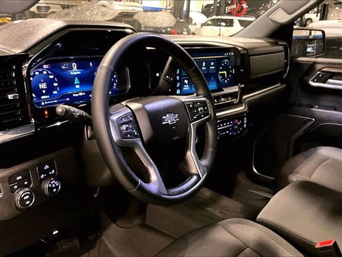 Used 2024 Chevrolet Silverado 1500 RST w/ Redline Edition AWD/4WD image 8