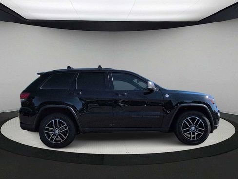Used 2017 Jeep Grand Cherokee Trailhawk AWD/4WD image 9