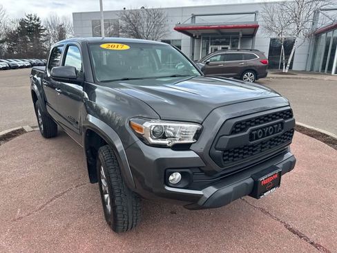 Used 2017 Toyota Tacoma SR5 w/ Tow Package image 7