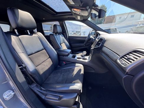 Used 2020 Jeep Grand Cherokee Altitude AWD/4WD image 16