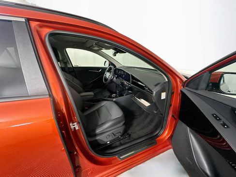 Used 2023 Kia Niro Wave w/ Wave Preserve Package FWD image 32