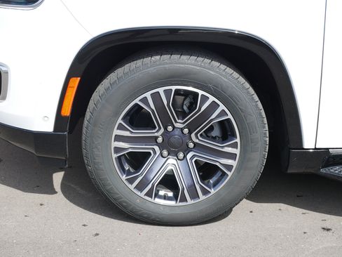 Used 2024 Jeep Wagoneer Series II w/ Convenience Group I AWD/4WD image 4
