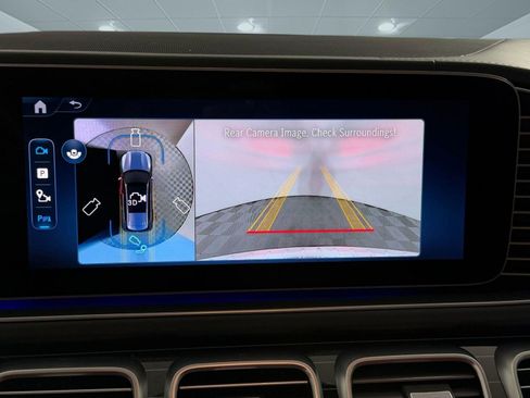 Used 2025 Mercedes-Benz GLS 580 4MATIC image 29