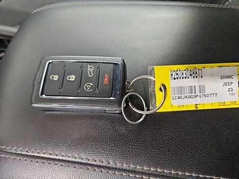 Used 2023 Jeep Grand Cherokee L Laredo AWD/4WD image 29