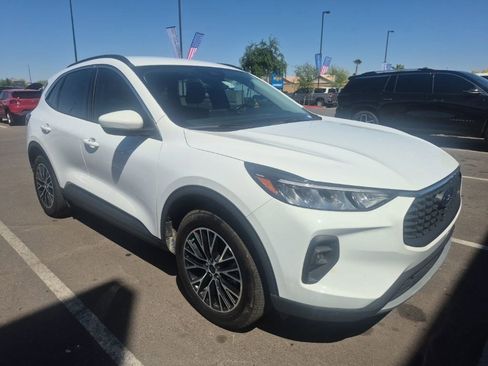 Used 2023 Ford Escape SE image 4