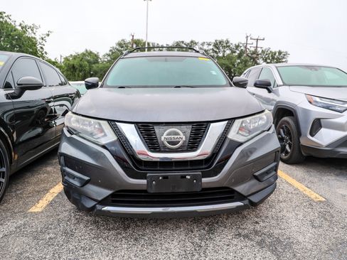 Used 2017 Nissan Rogue SV w/ Midnight Edition FWD image 4