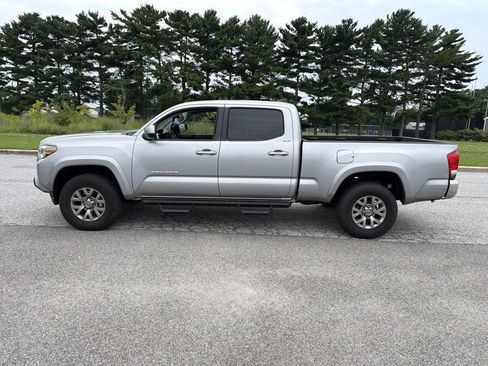 Used 2016 Toyota Tacoma SR5 w/ SR5 Appearance Package (SN) AWD/4WD image 3