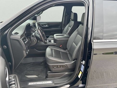 Used 2023 Chevrolet Suburban LT w/ Luxury Package AWD/4WD image 18