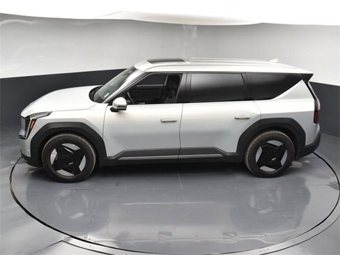 Certified 2026 Kia EV9 Light image 45