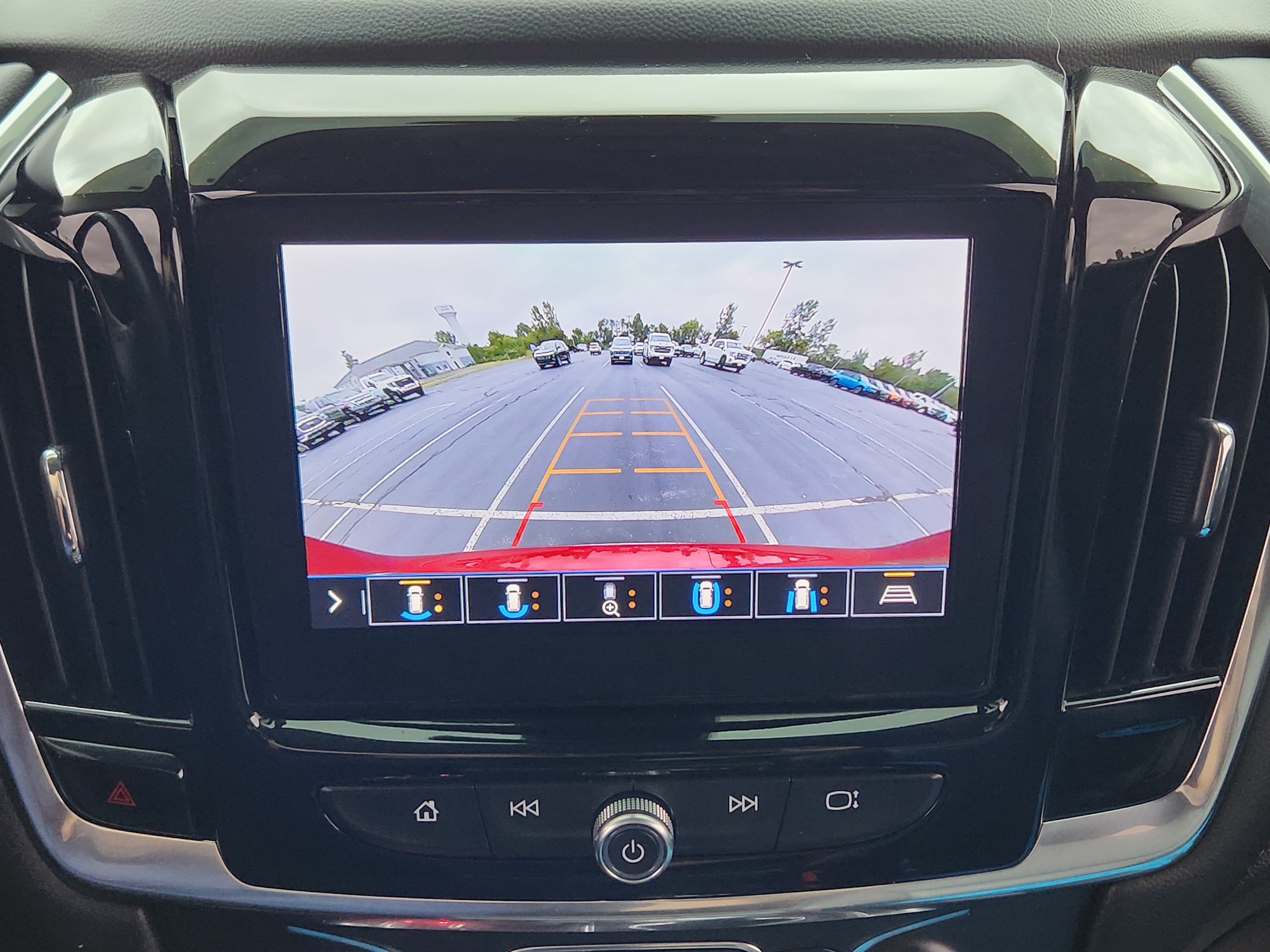 Used 2021 Chevrolet Traverse RS FWD image 21