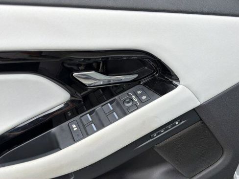 Used 2024 Land Rover Range Rover Evoque S AWD/4WD image 22