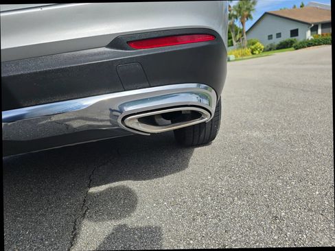 Used 2019 Mercedes-Benz GLC 300 w/ Premium Package image 31