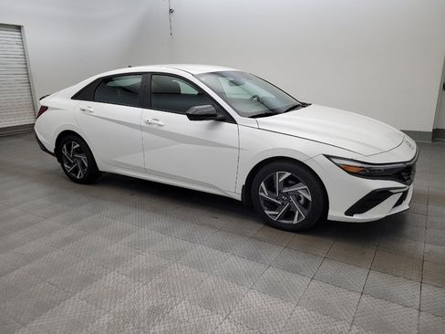 Used 2025 Hyundai Elantra Sport FWD image 11