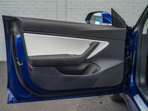 Used 2018 Tesla Model 3 Long Range AWD/4WD image 9